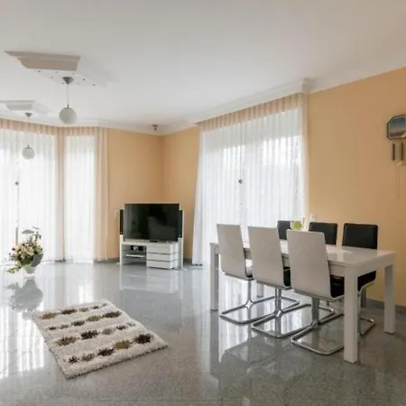 Private House Nyaraló