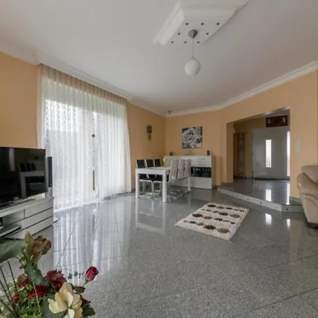 Private House Nyaraló
