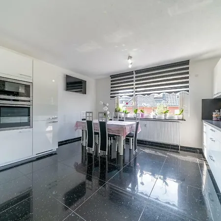 6726 Private House *